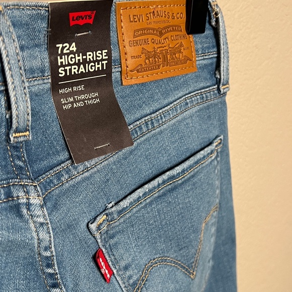 Levi’s | NWT Women’s 724 High Rise Straight Leg Jeans - Light Wash - Picture 9 of 13